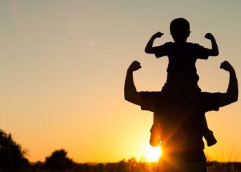 Ayah adalah Tangan Pertama